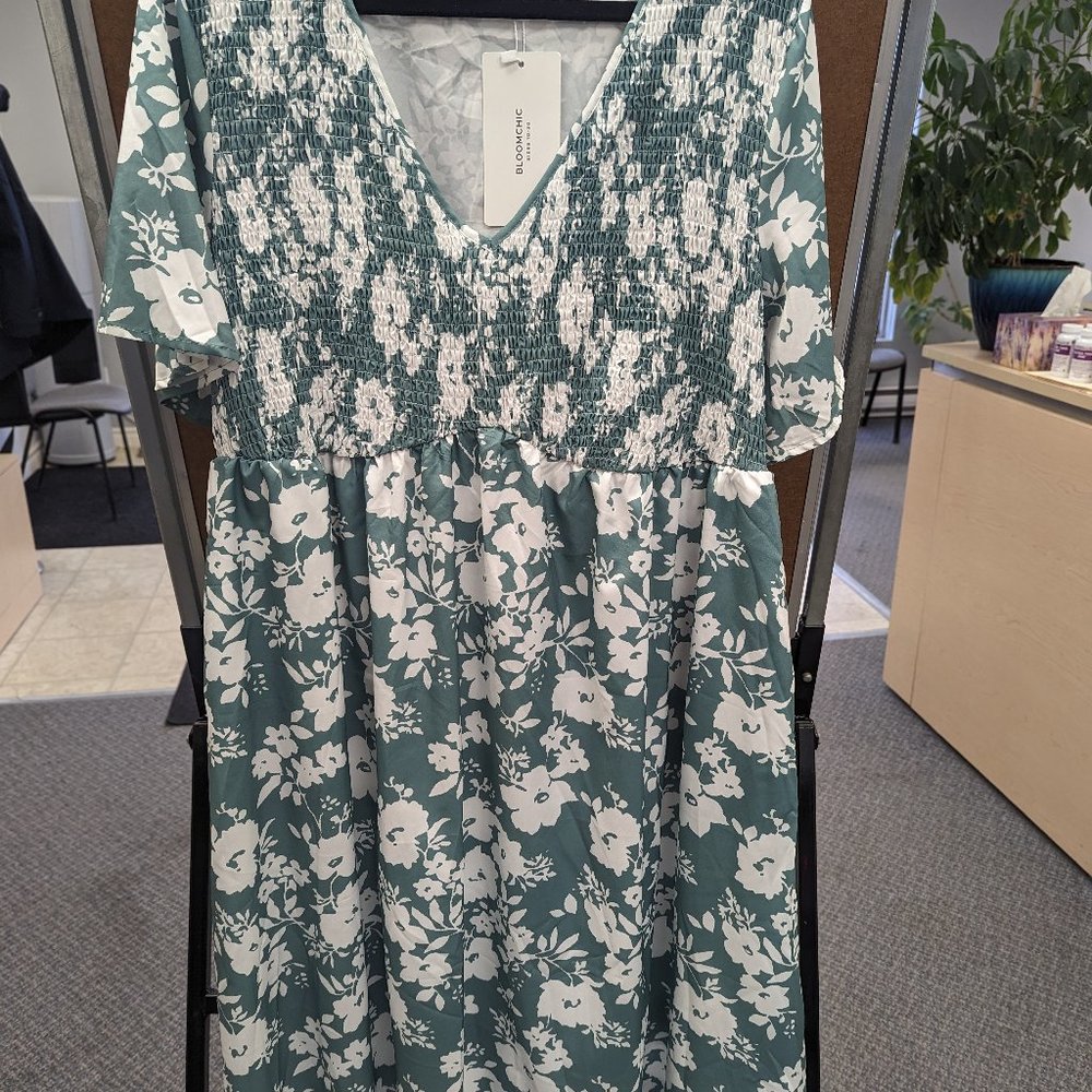 Ladies Dresses - Picture 2 of 3